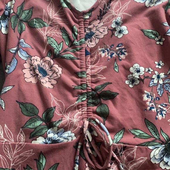 Beautiful top - Picture 2 of 4